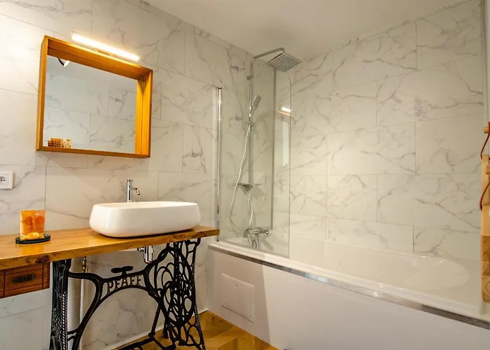 Pensión La Maison T&m 4*